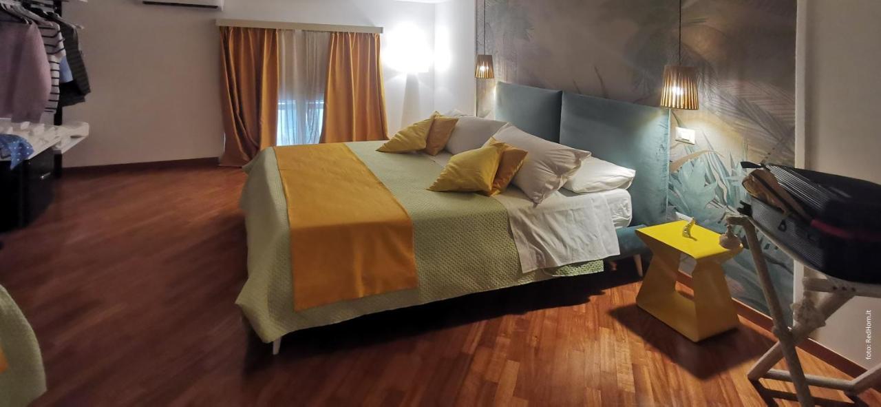 Appartement Two Chiaia 37 Naples